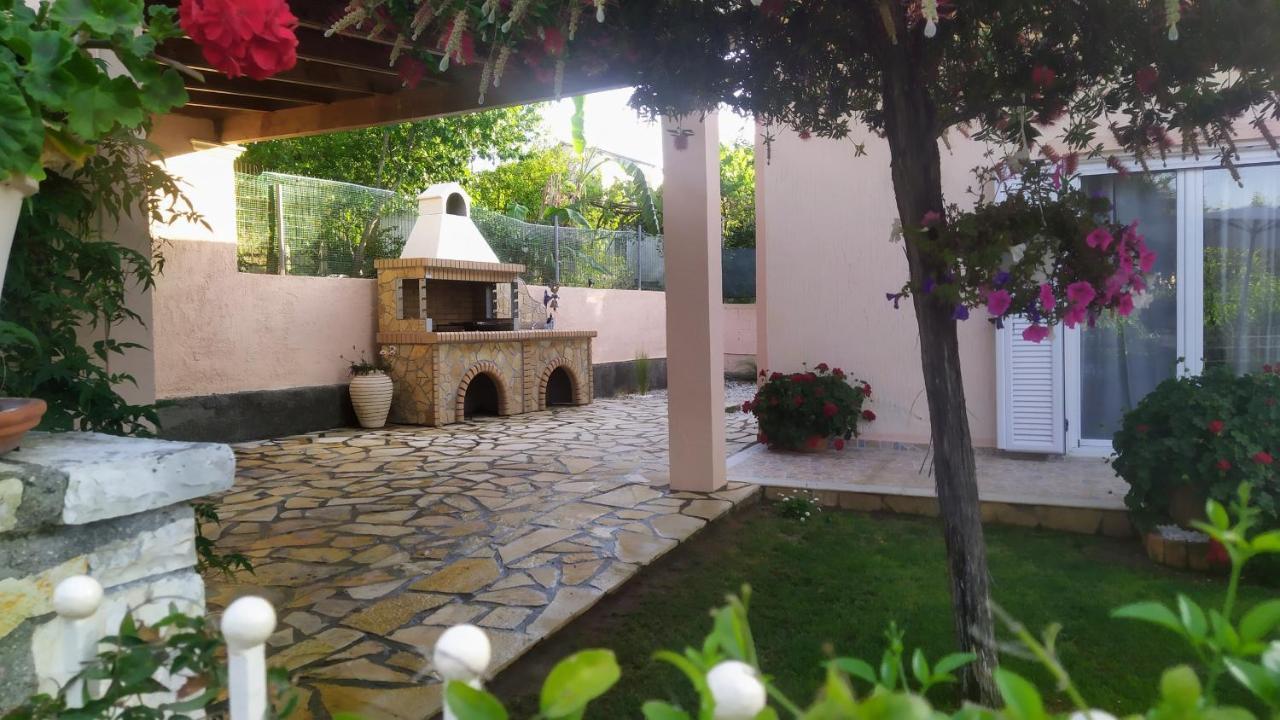 Summer Popi Kanakádes